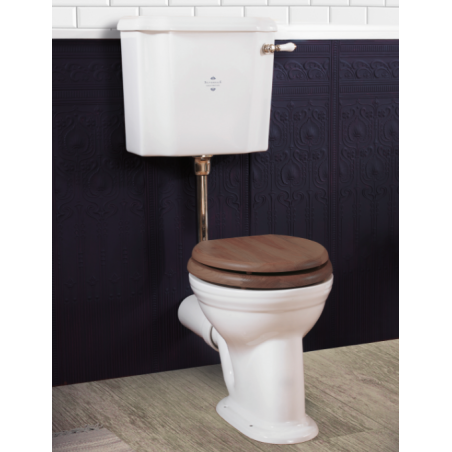 Victoriansk toalett med låg cistern