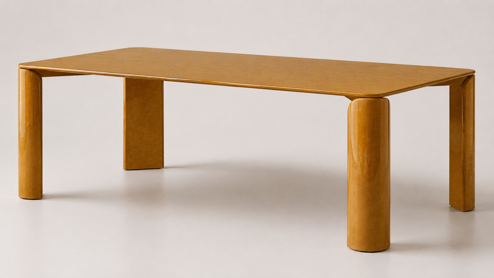 Monolite-bord i ockralack